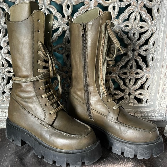 Free People Jones Lug Sole Leather Lace Up Boots in Artichoke. Adjustable!!! - Picture 6 of 8